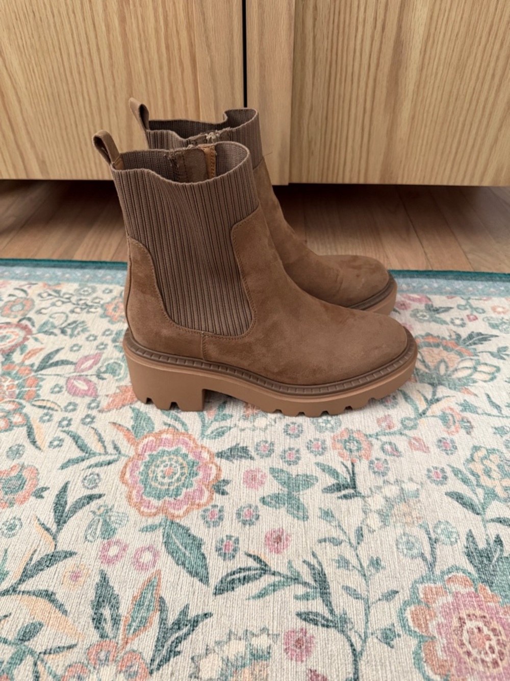 Universal Thread Boot - Picture 2 of 6